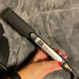 CHI 1-1/4” ceramic advanced wet to dry flat iron